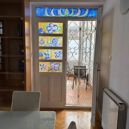 Courtyard * Üsküp