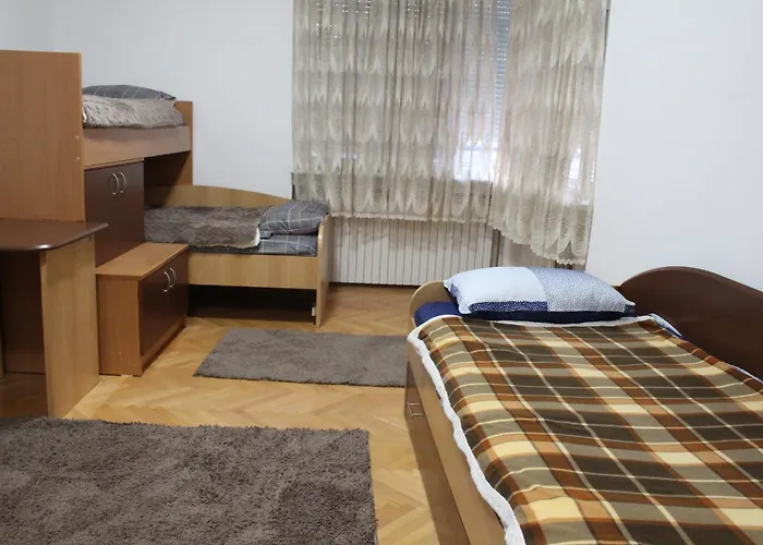 Courtyard Скопье