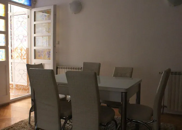 Courtyard Скопье