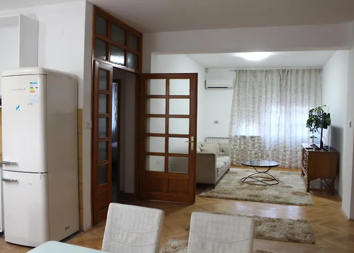 Courtyard Lägenhet Skopje